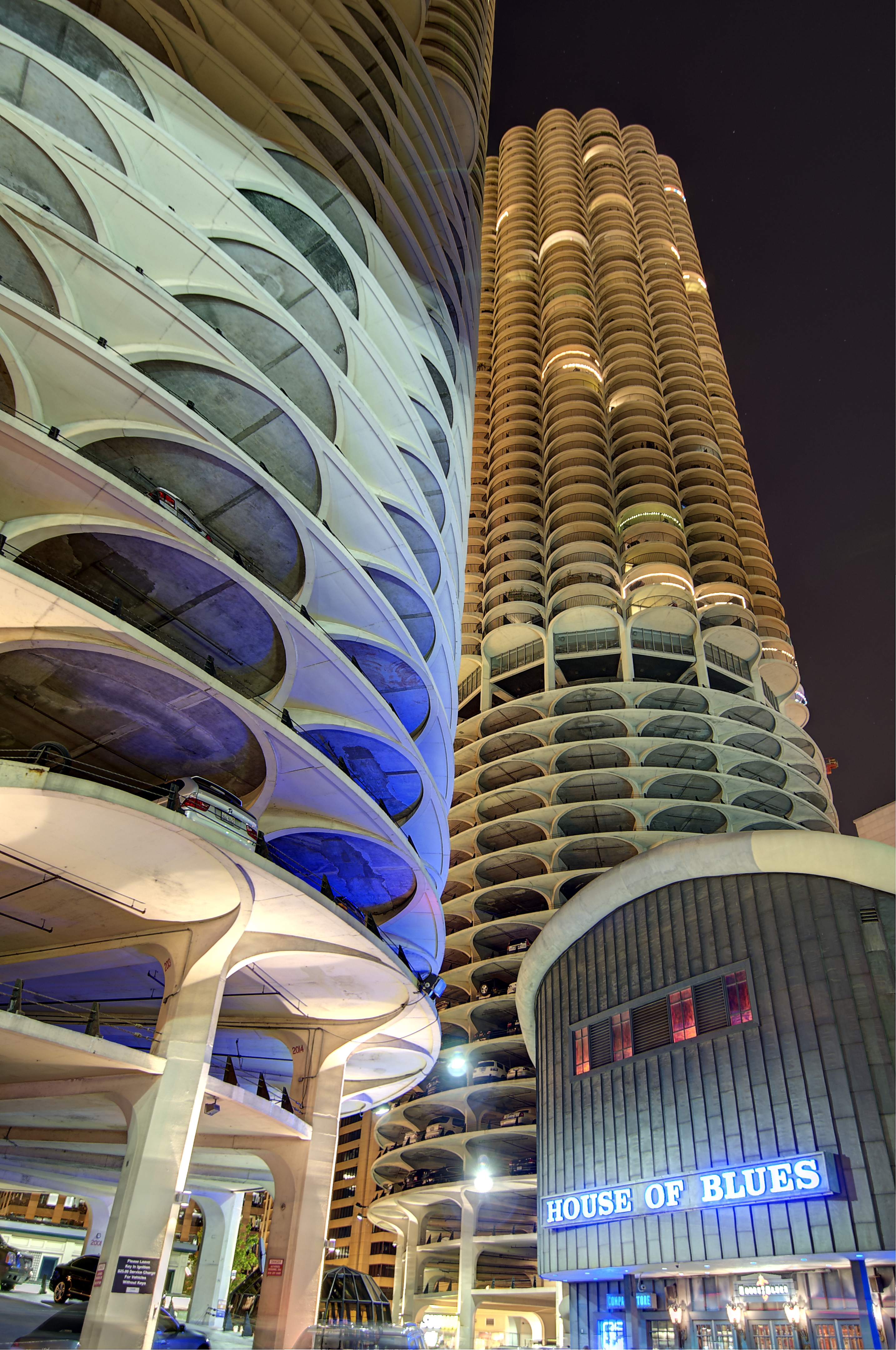 Marina Towers Chicago: Iconic Lakeside Luxury Atop The Gold Coast